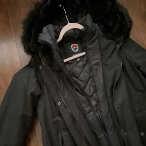 Women’s Expedition Black Parka with faux fur hood Size XL